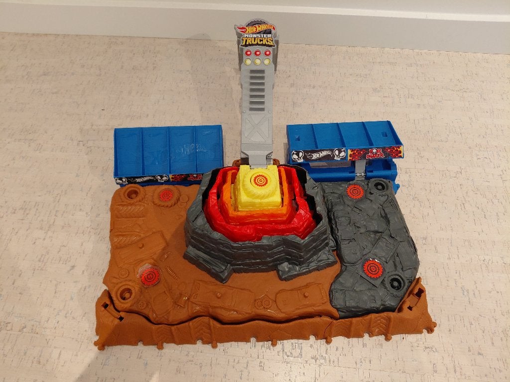 Hot wheels monster truck vulkaan, Ophalen, Racebaan, Zo goed als nieuw, Hot Wheels