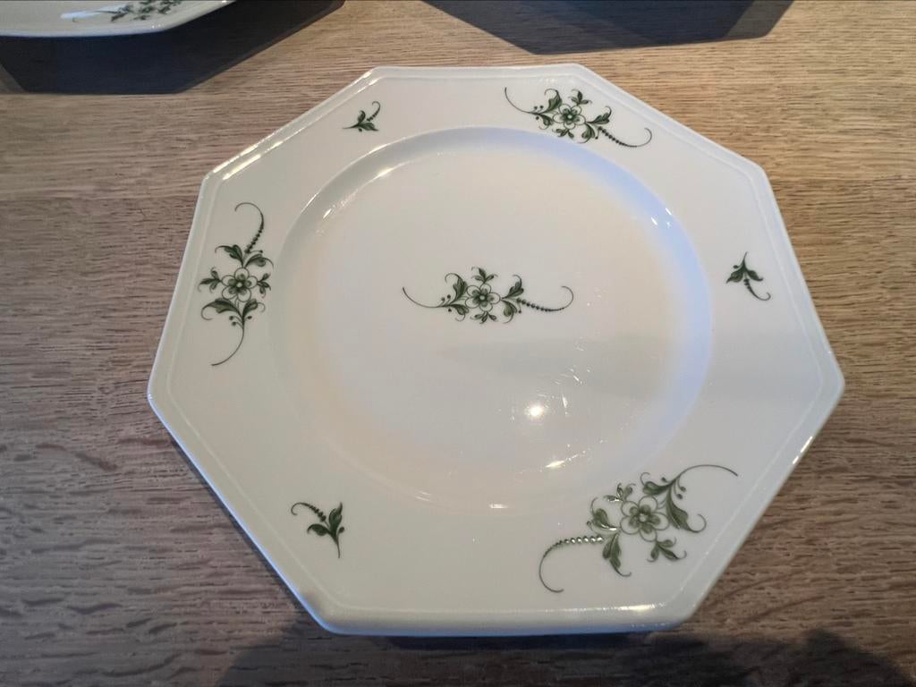 Limoges servies met groene bloemetjes- 8 hoekig, Ophalen, Bord(en)