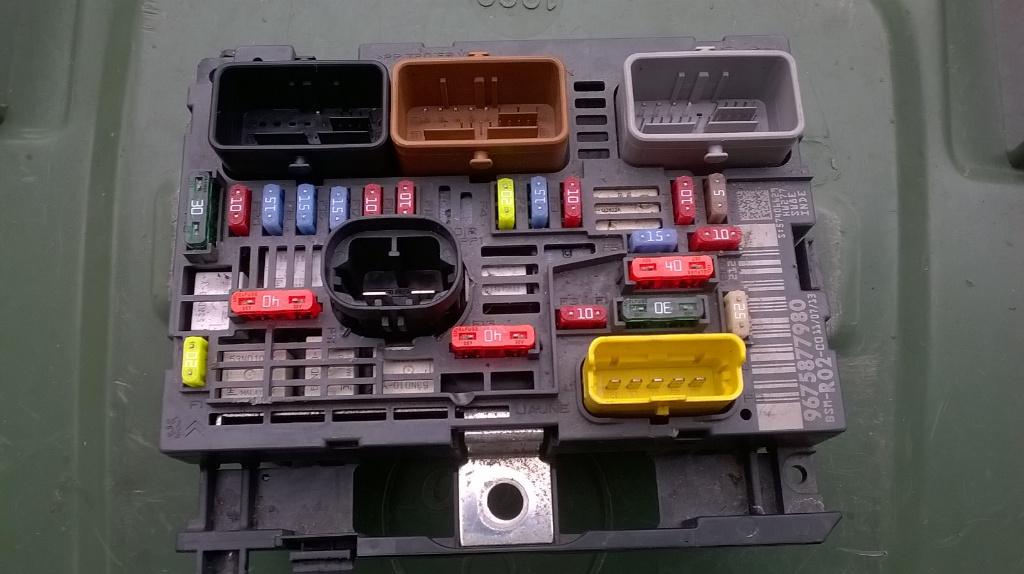 boîte à fusibles, Autos : Pièces & Accessoires, Électronique & Câbles, Citroën, Peugeot, Utilisé, Enlèvement ou Envoi