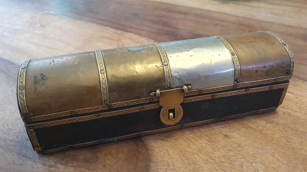 Boîte ancienne en bois avec laiton - Fait main - Unique Vint, Enlèvement ou Envoi