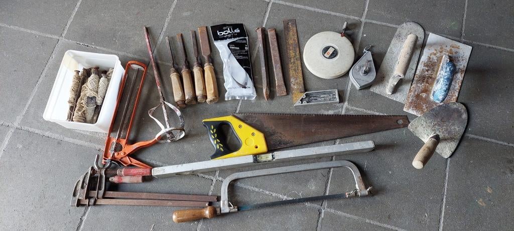 Lot gereedschap voor de bouw, Ophalen