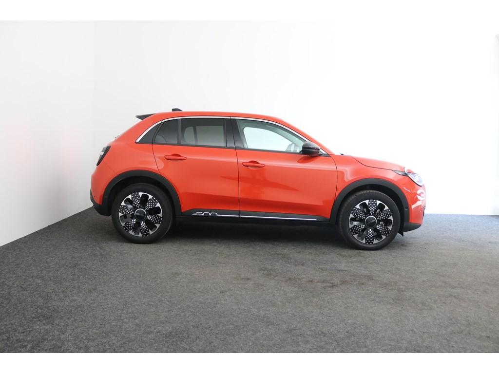 Fiat 600 LA PRIMA HYBRID 136PK *LEDER*DAB*GPS*CAMERA+SENSOR, Auto's, Fiat, Overige kleuren, Bedrijf, 5 deurs, SUV of Terreinwagen