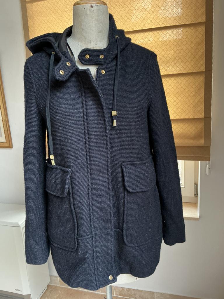 Winterjas met kap, Zara, maat 38, Kleding | Dames, Jassen | Winter, Gedragen, Maat 38/40 (M), Zwart, Ophalen of Verzenden