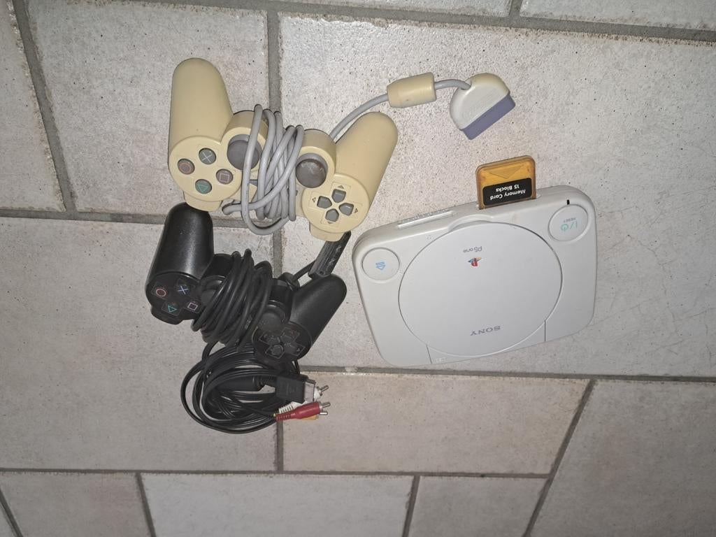 Playstation 1, Games en Spelcomputers, Ophalen of Verzenden, Gebruikt, Met 2 controllers