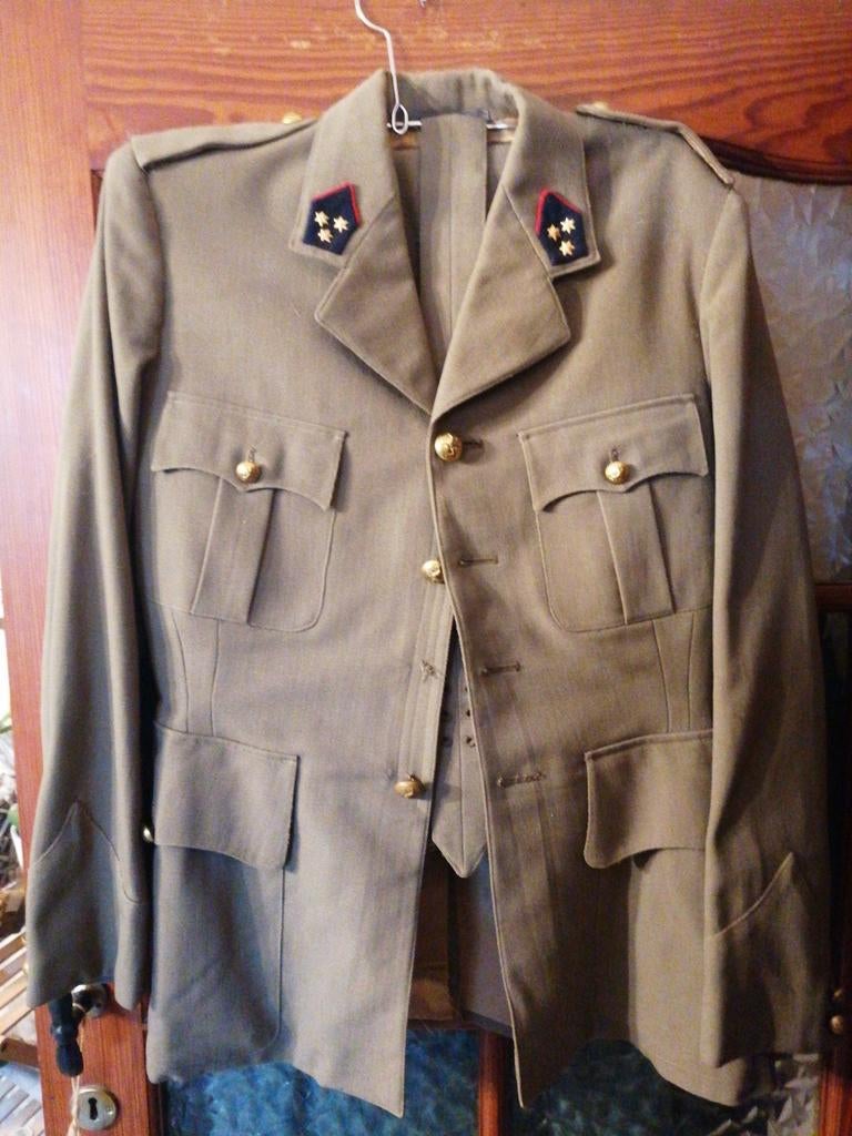 Service dress armée belge. Capitaine artillerie. Num6, Collections, Enlèvement ou Envoi