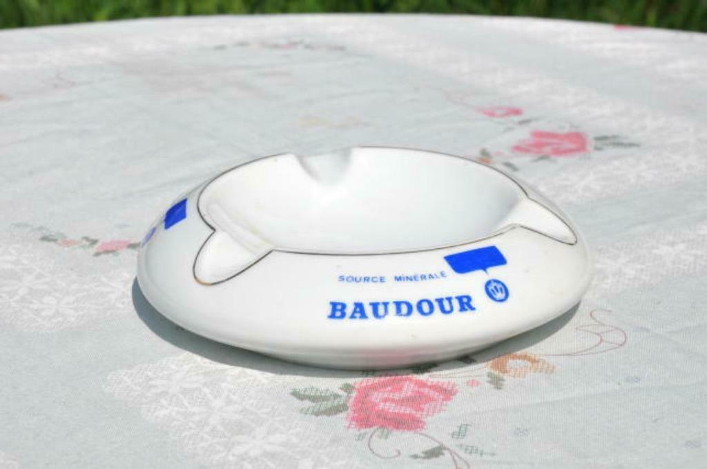 §  cendrier porcelaine source minérale Baudour, Collections, Marques & Objets publicitaires, Enlèvement ou Envoi, Utilisé, Autres types
