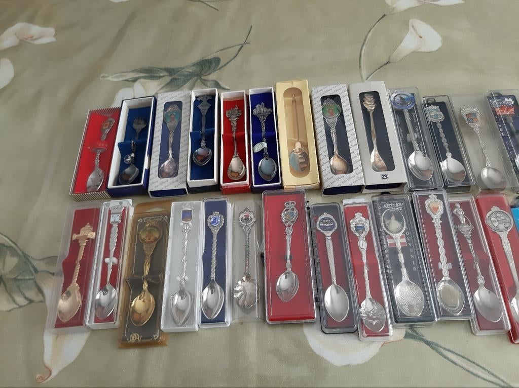 Différentes cuillères de collection, Enlèvement ou Envoi