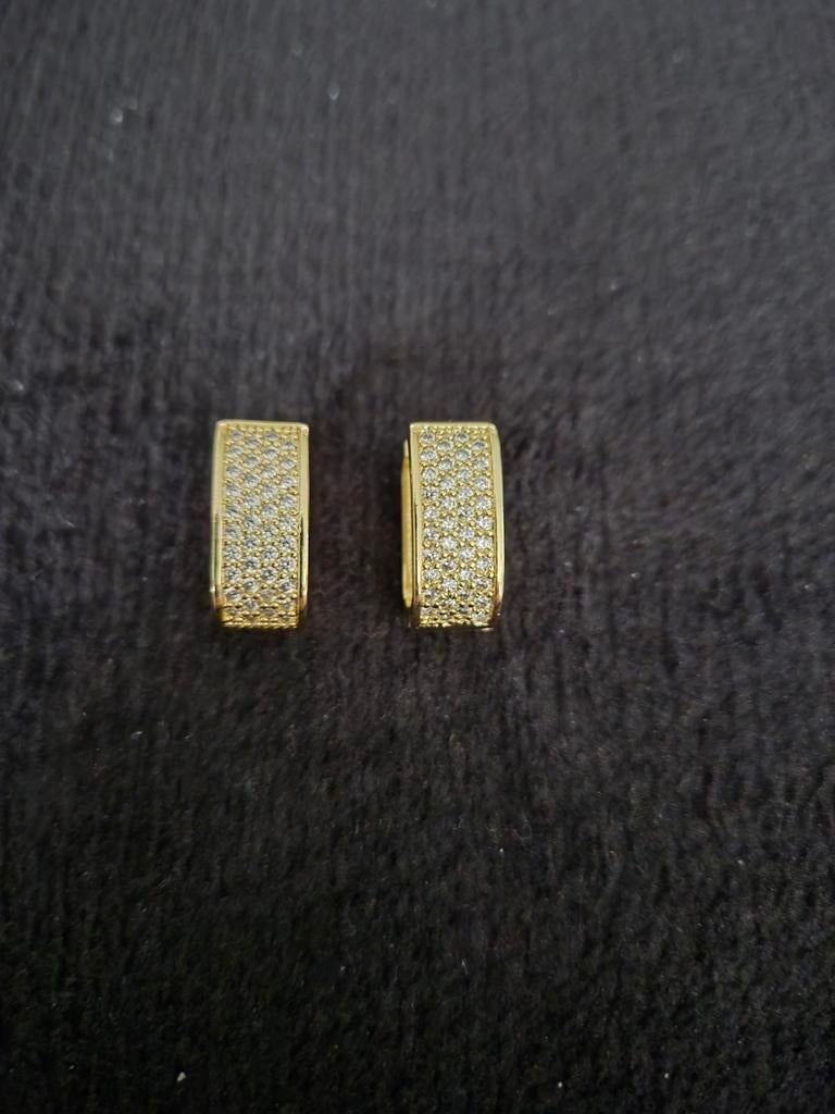 Nieuwe verguld zilveren U-vormige oorbellen, Bijoux, Sacs & Beauté, Boucles d'oreilles, Neuf, Enlèvement ou Envoi, Or, Avec cristal