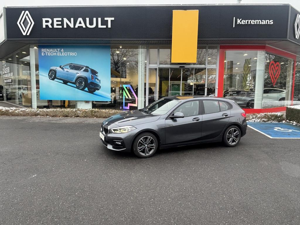 BMW 1-serie 118i (bj 2020, automaat), Auto's, Lichtsensor, 136 pk, Leder en Stof, Bedrijf