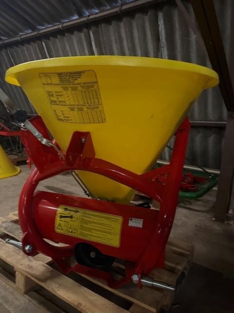 Épandeur Cosmo PL180 NEUF, Articles professionnels, Agriculture | Outils, Enlèvement, Autre, Semer, Planter ou Lever