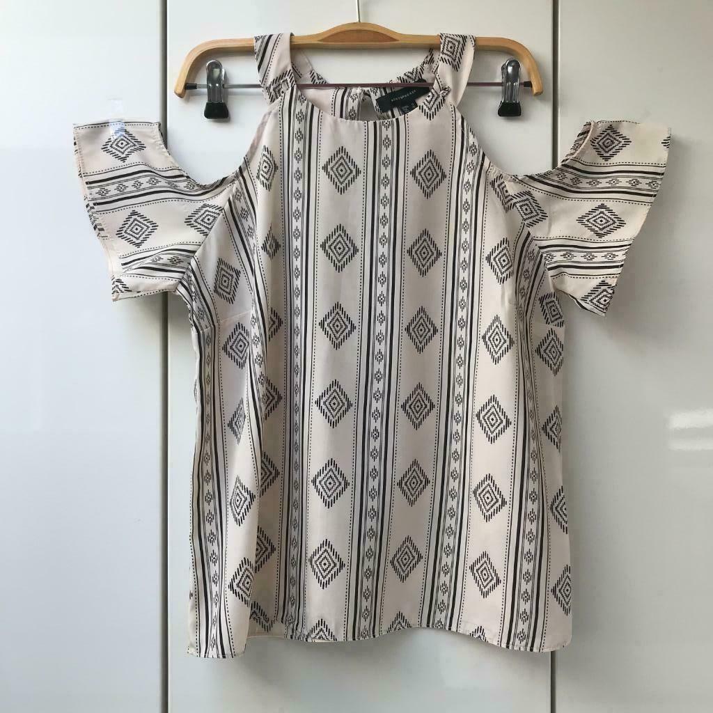 Beige en zwarte top met open schouders Atmosphère - Maat 40, Kleding | Dames, Maat 38/40 (M), Atmosphere, Beige, Ophalen of Verzenden