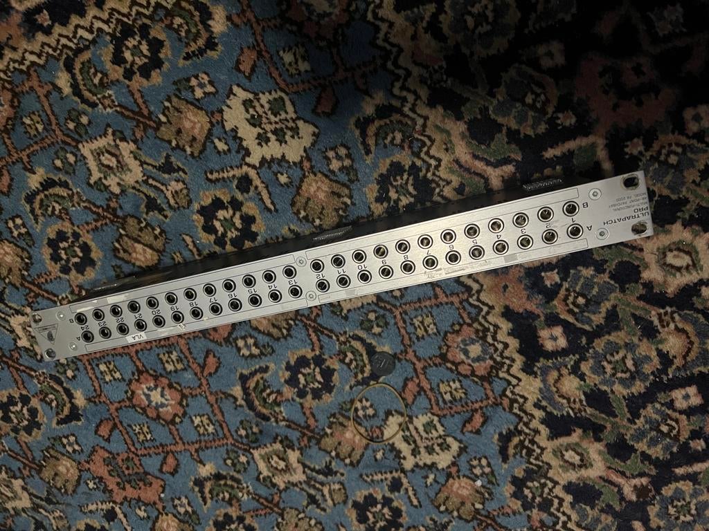 Behringer Ultrapatch Pro PX2000 – 48-punt patchbay, Enlèvement ou Envoi, Comme neuf