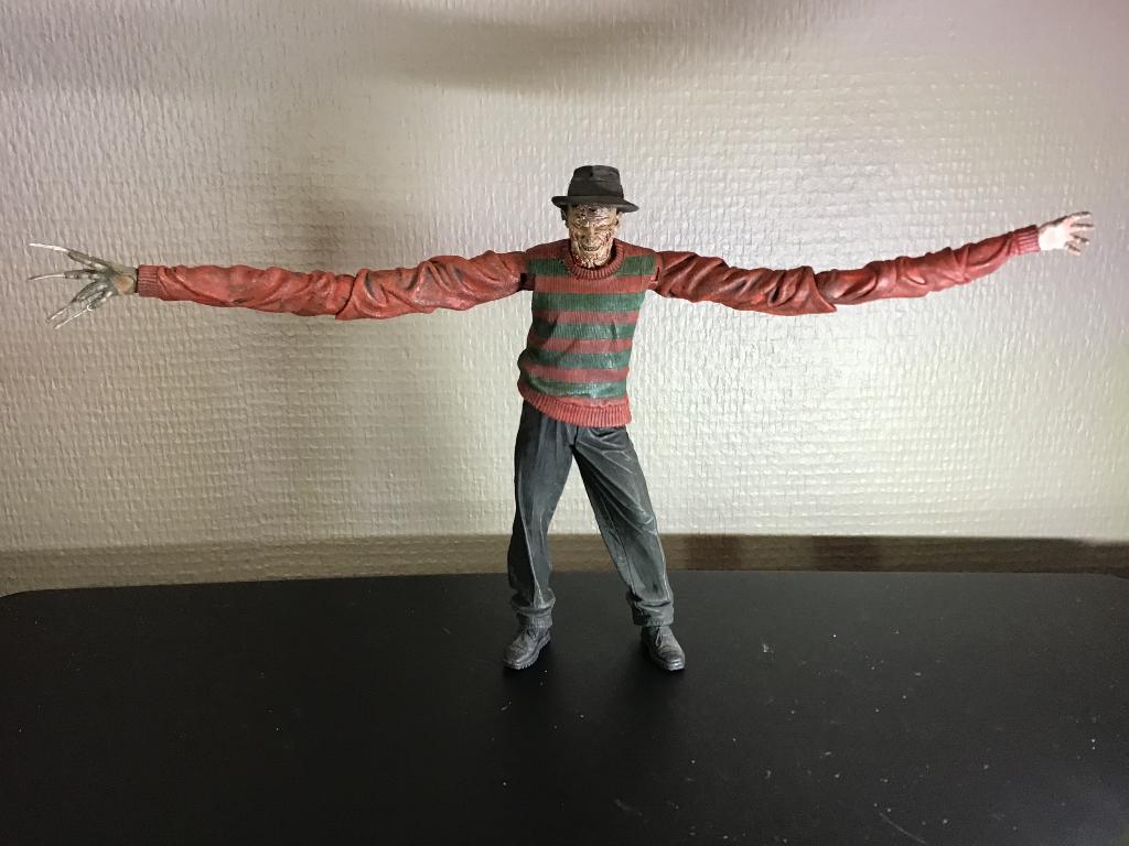 Freddy krueger met lange armen . niet zo veel te vinden, Verzamelen, Ophalen of Verzenden, Zo goed als nieuw, Film, Actiefiguur of Pop