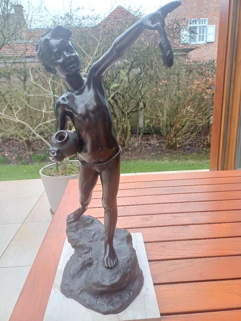 bronze Le garçon Martino avec une cruche et un poisson, Enlèvement ou Envoi, Bronze