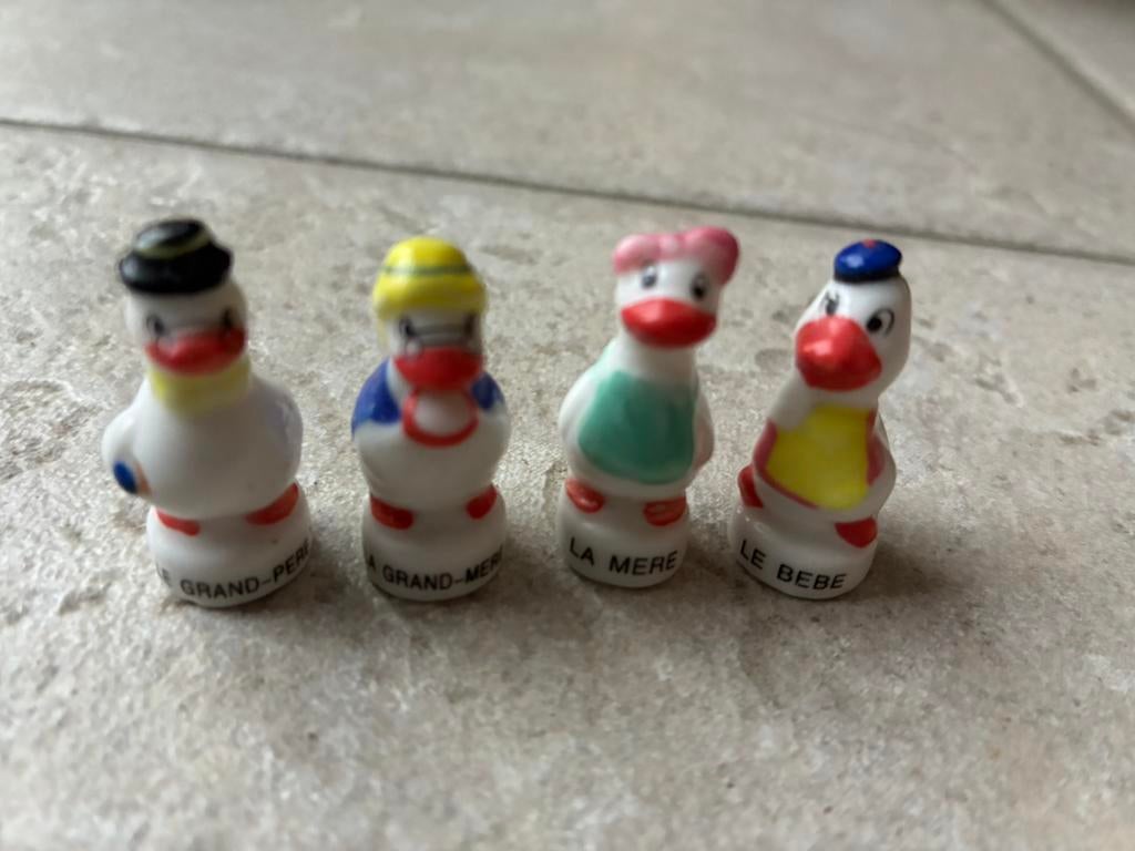 Lot de 4 fèves Pasquier « famille oie » - excellent état, Enlèvement, Comme neuf