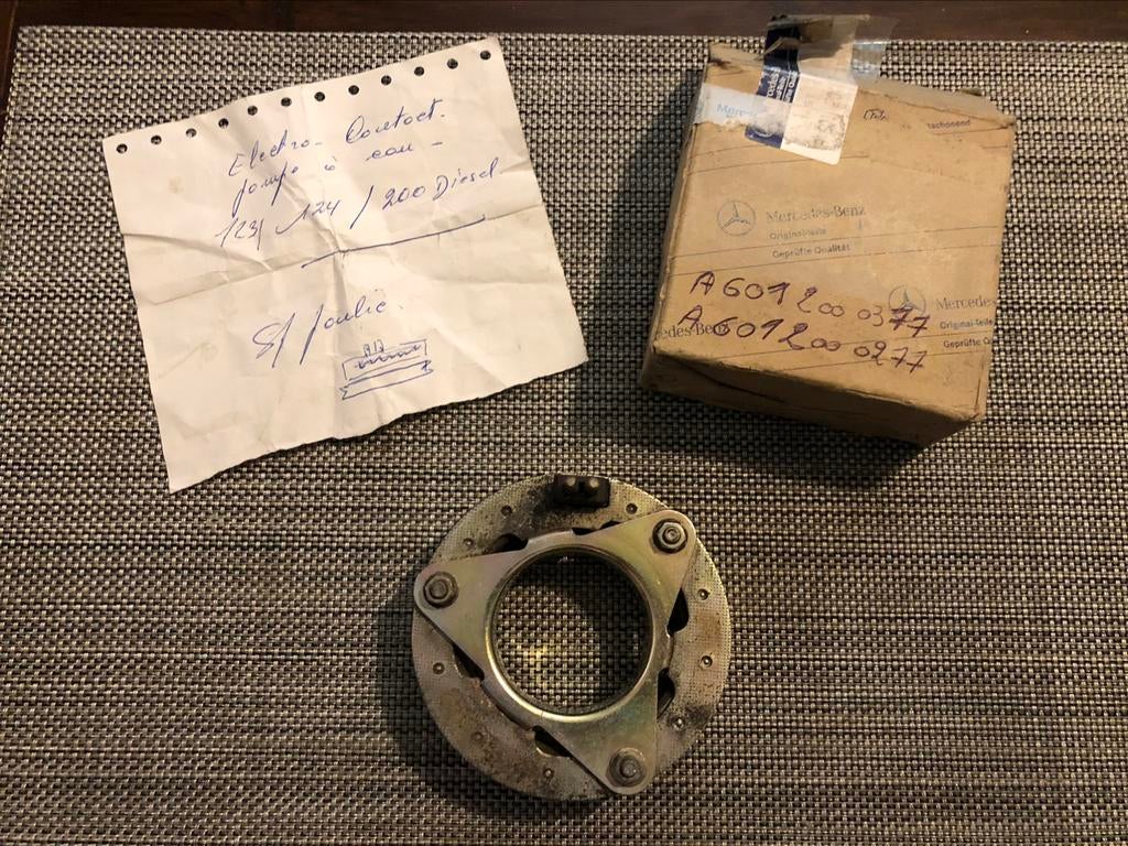 embrayage magnétique pompe à eau Mercedes w123 w124, Autos : Pièces & Accessoires, Neuf, Mercedes-Benz