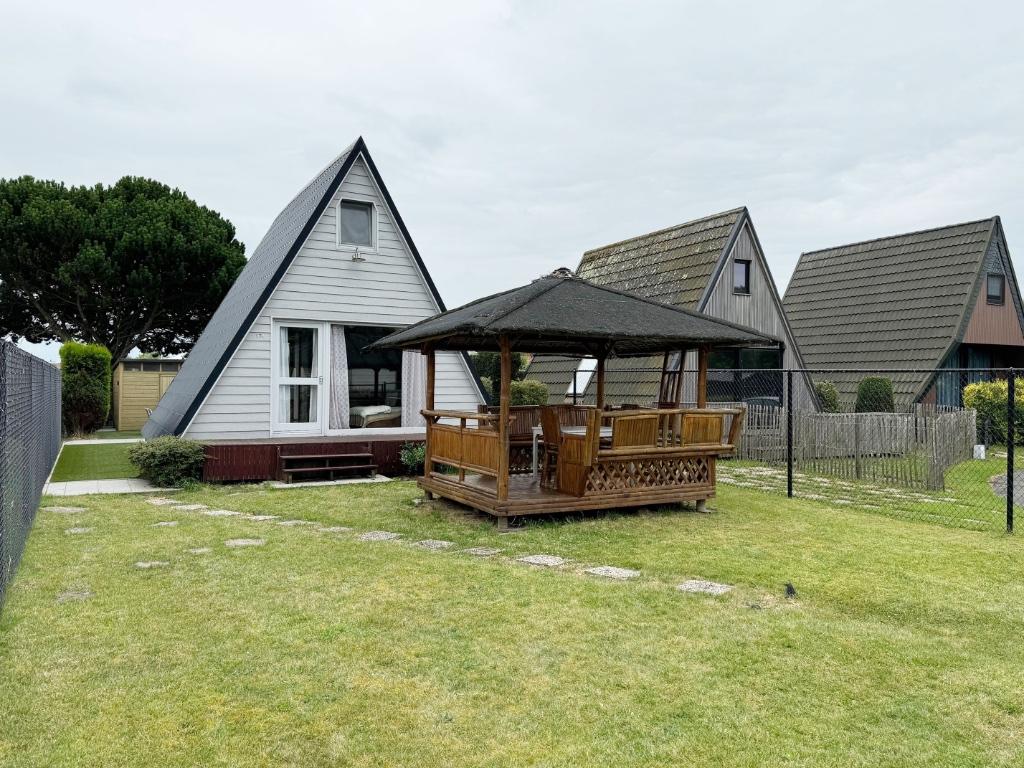 Oostduinkerke - Chalet groot perceel - Broker (REF 90261), Immo, Huizen en Appartementen te koop, Provincie West-Vlaanderen, 200 tot 500 m²