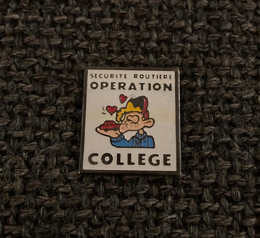 PIN - SECURITE ROUTIERE - OPERATION COLLEGE, Envoi, Utilisé, Transport, Insigne ou Pin's