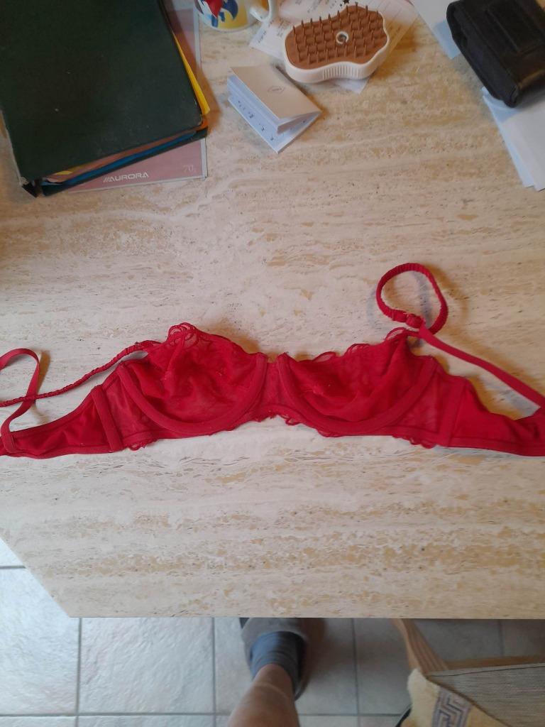 Soutien-gorge rouge très transparent Taille : 80B, Vêtements | Femmes, Geen merk, Enlèvement ou Envoi, Rouge, Soutien-gorge