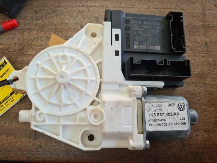 Moteur de vitre portière d'un Volkswagen Golf, Autos : Pièces & Accessoires, Enlèvement ou Envoi, 3 mois de garantie, Utilisé