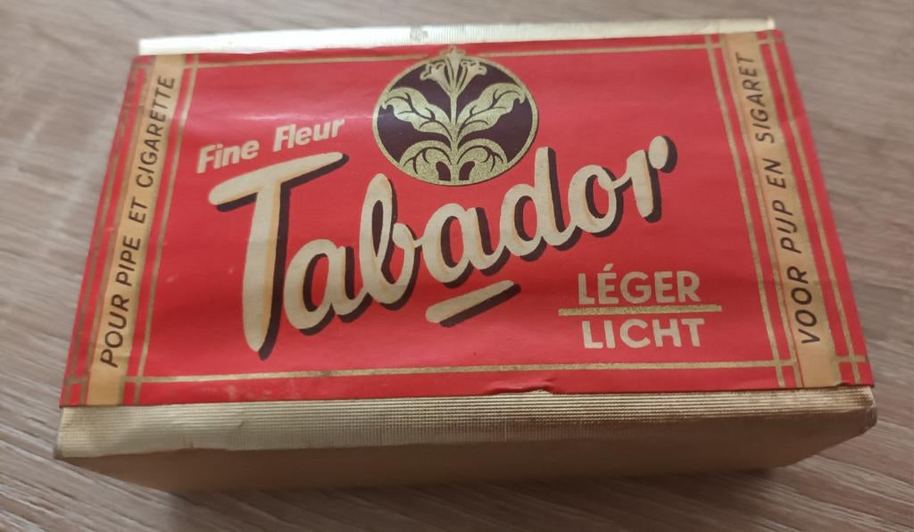 Etalage pakje tabak Tabador., Ophalen of Verzenden, Zo goed als nieuw