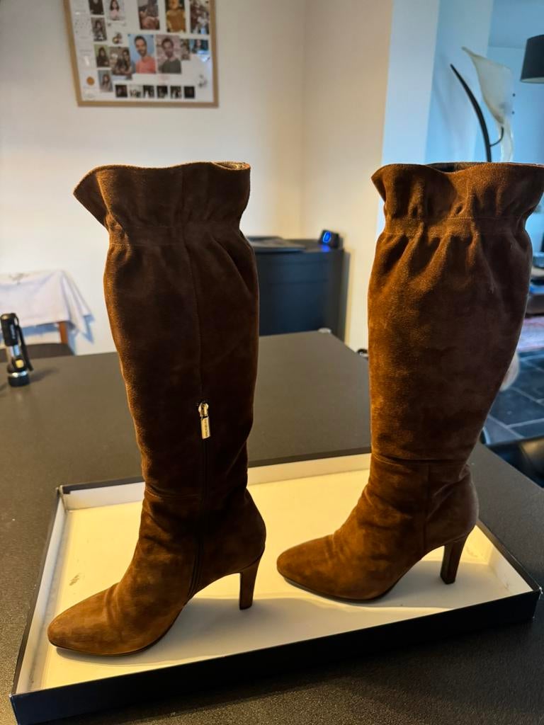 Bottes brunes hautes Caroline Biss pointure 37, Vêtements | Femmes, Chaussures, Enlèvement ou Envoi, Comme neuf