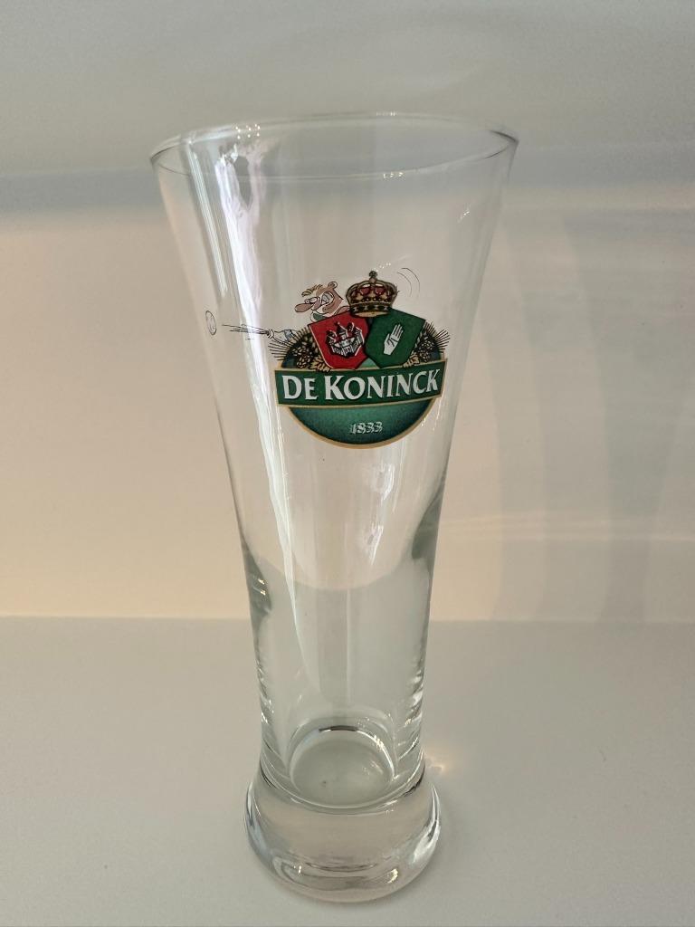 Brouwerij De Koninck Fluitglas Oud Logo met voetballer, Ophalen of Verzenden, Gebruikt, Bierglas
