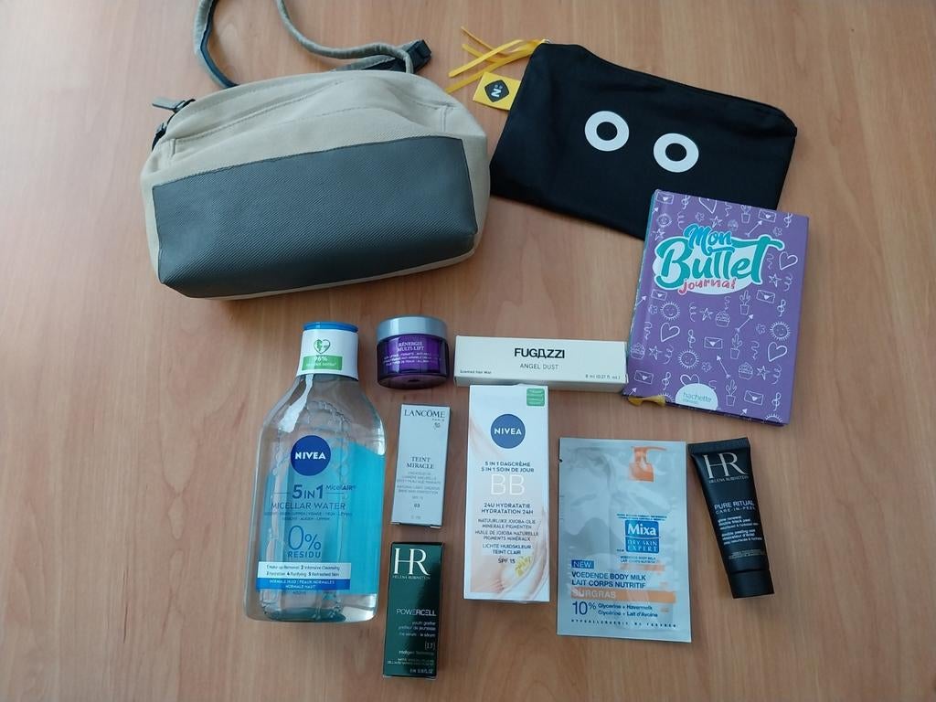 Nieuwe huidverzorgingsproducten en Kipling etui, Enlèvement ou Envoi, Neuf