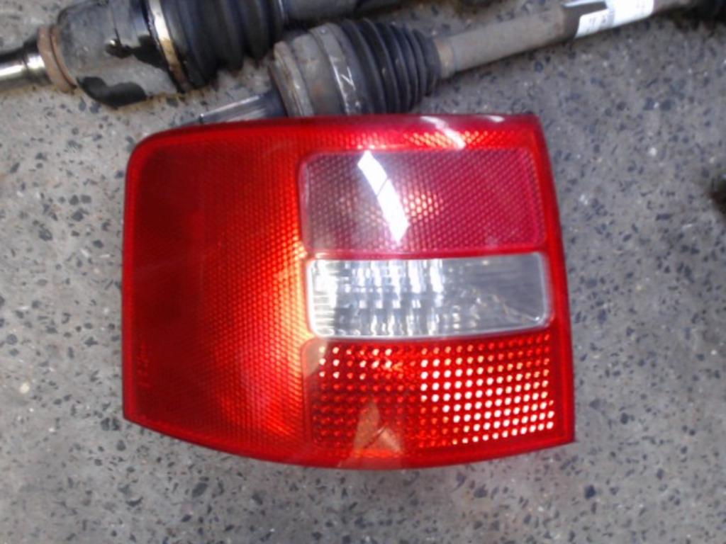 Feu arrière gauche Audi A6 2001-2005 LP/14596, Enlèvement, Utilisé, Audi