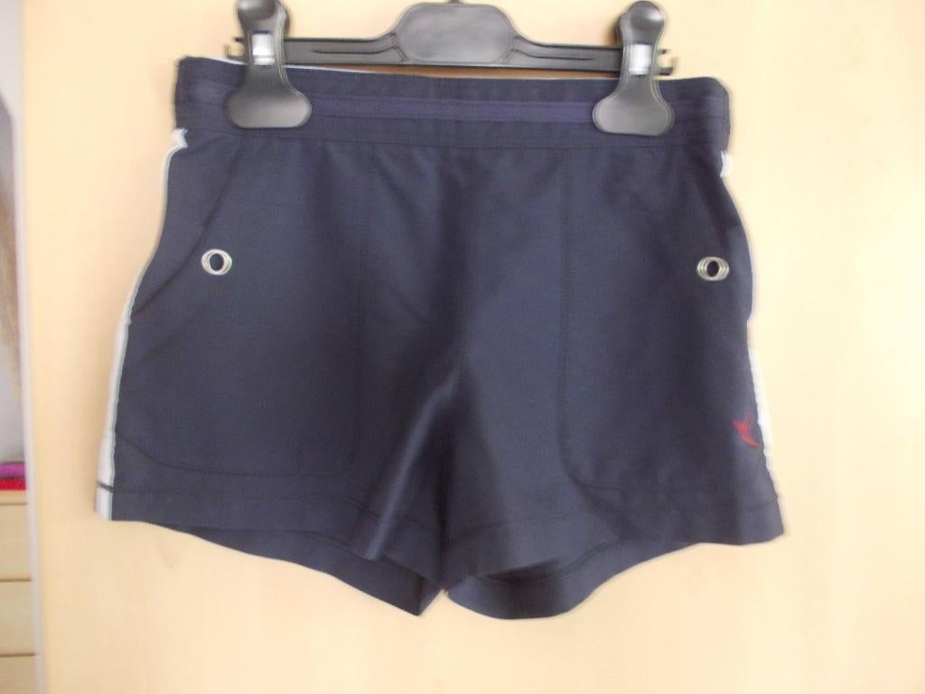 Sport Shorts. 3 x maat 152 - 164 en 1 x maat 140. Meisje., Pantalon, Enlèvement ou Envoi, Comme neuf, DECATHLON Domyos