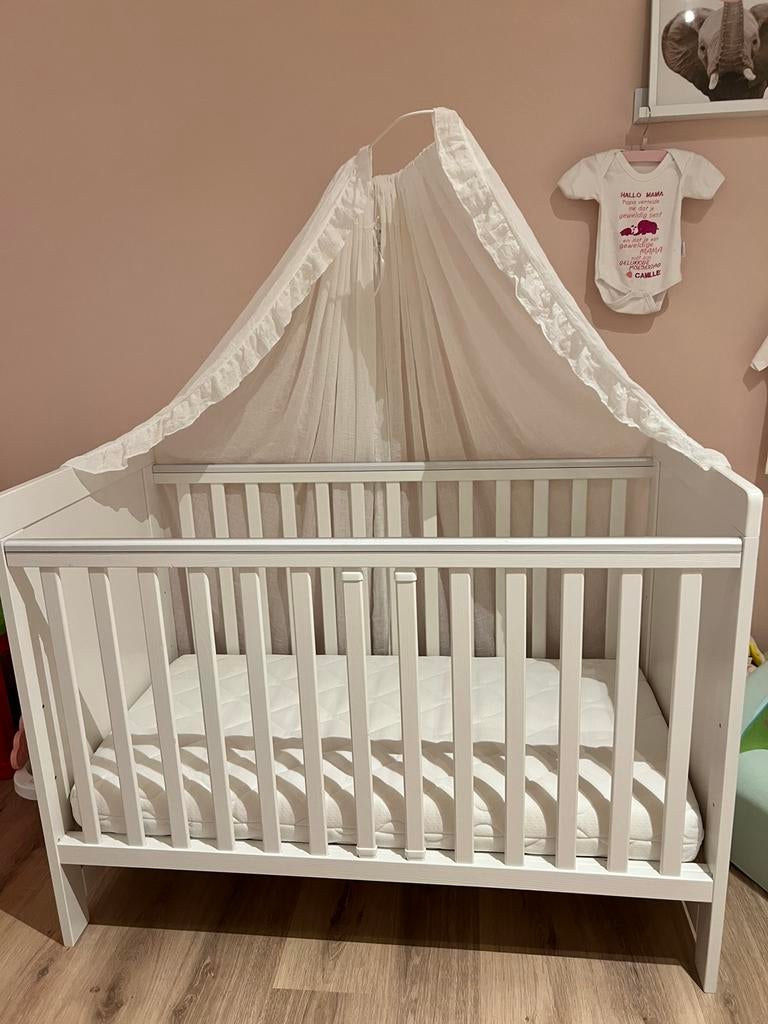 Babybed + matras en kast, Ophalen, Zo goed als nieuw
