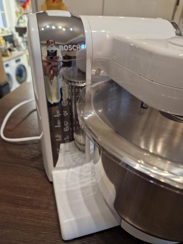 Bosch MUMS witte robot, Elektronische apparatuur, 3 tot 4 liter, Ophalen, Gebruikt, 3 snelheden of meer