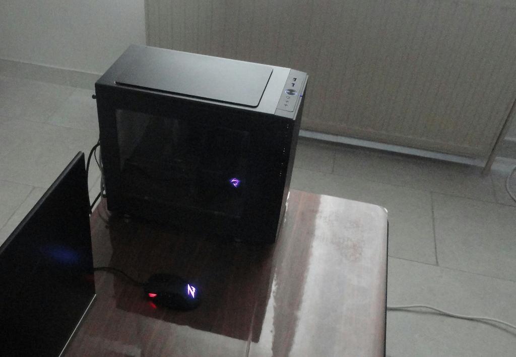 fractal design Define Nano S zwart (window), Ophalen, Zo goed als nieuw