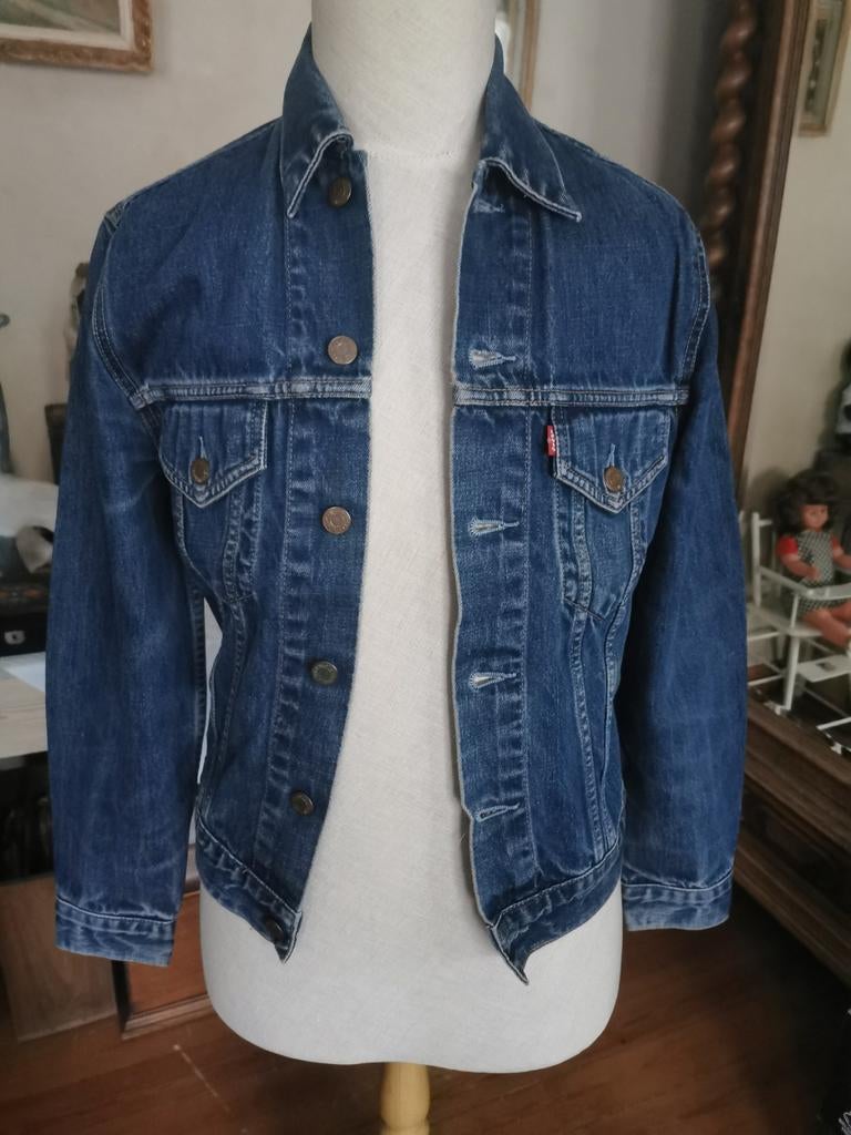 Magnifique veste en jean pour femme de la marque Levi's, Vêtements | Femmes, Jeans, Enlèvement ou Envoi