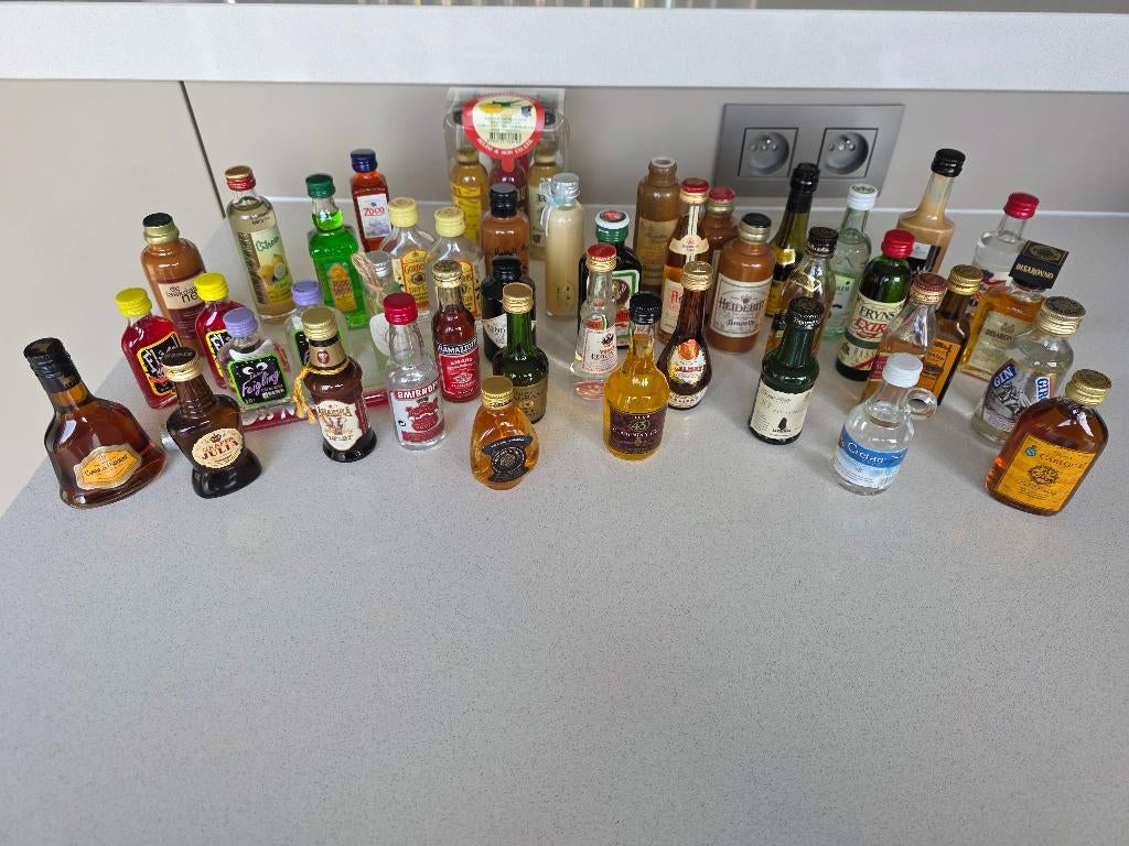 Verzameling  oude sterke drank reclame flesjes, Verzamelen, Wijnen, Ophalen, Overige gebieden, Overige typen, Nieuw