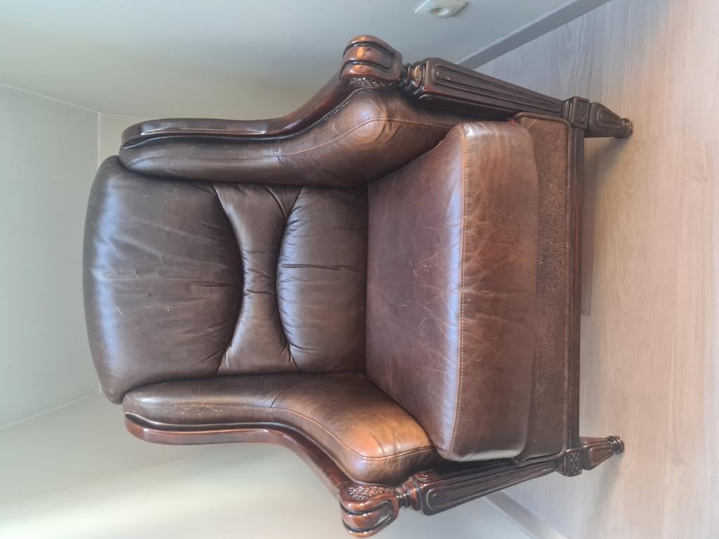 vintage clubfauteuil massief hout en dik leder, Ophalen, Gebruikt, Hout, Klassiek/vintage