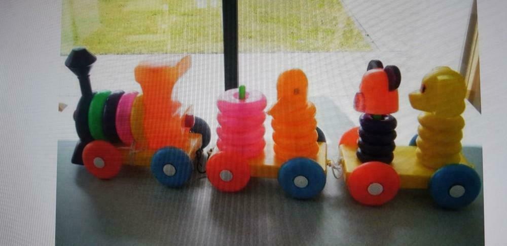 plastieke trein met wagons (ringen) aan, Enlèvement, Comme neuf