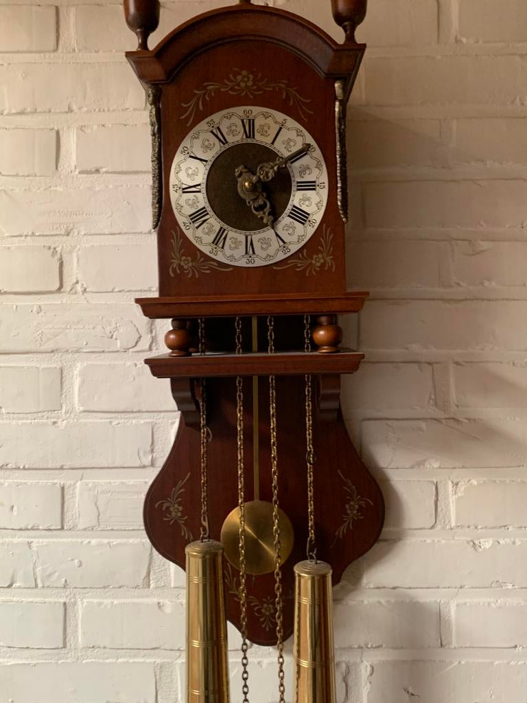 Horloge murale en chêne, Enlèvement
