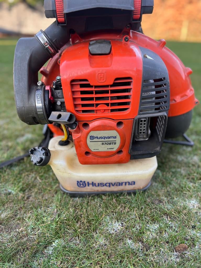 Bladblazer Husqvarna 570 BTS, Tuin en Terras, Ophalen, Zo goed als nieuw, Ruggedragen