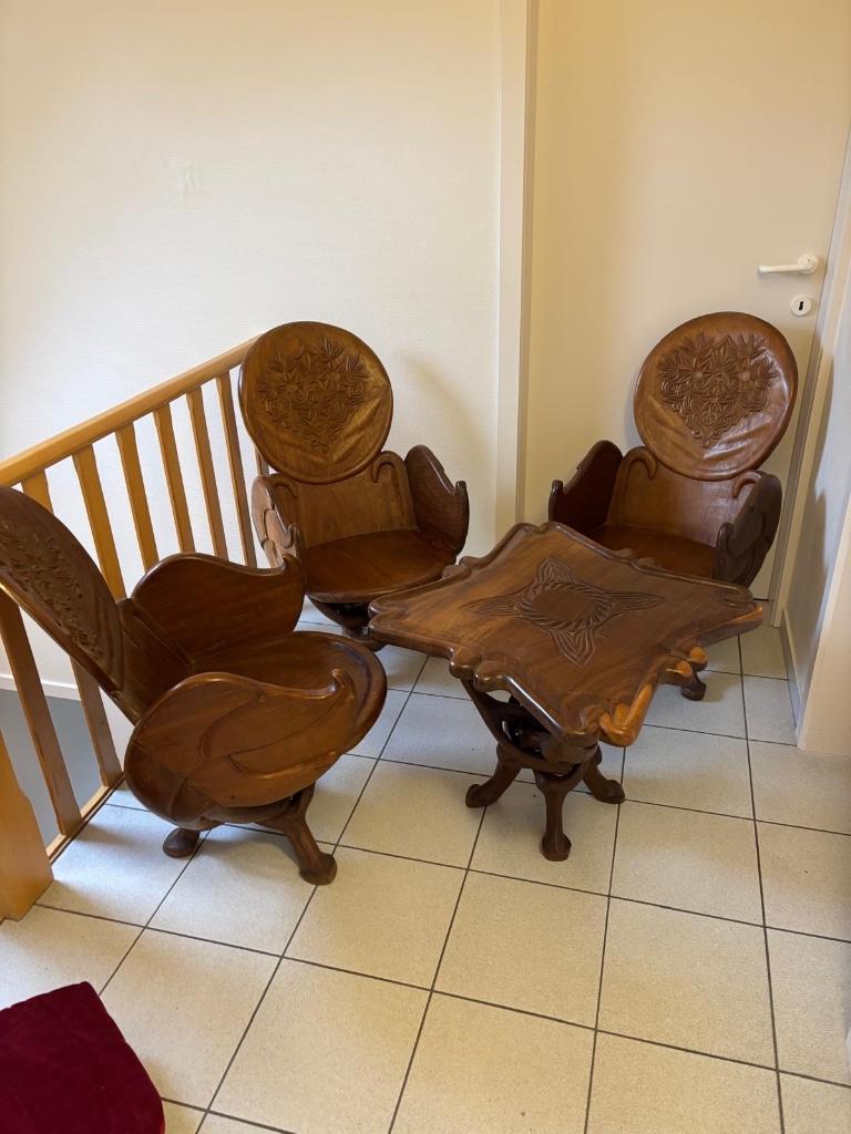 Afrikaans salon met tafel, Ophalen