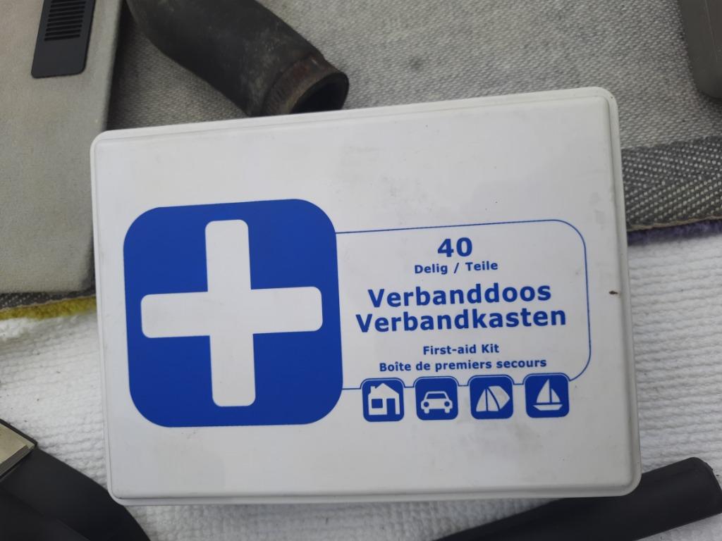 verbanddoos afkomstig uit een BMW E24 6 serie, Ophalen, BMW