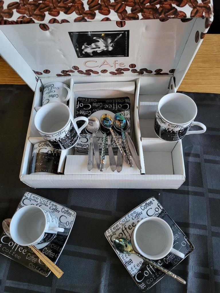 À VENDRE : Lot de 6 tasses à café expresso, sous-tasses, Antiquités & Art, Enlèvement ou Envoi