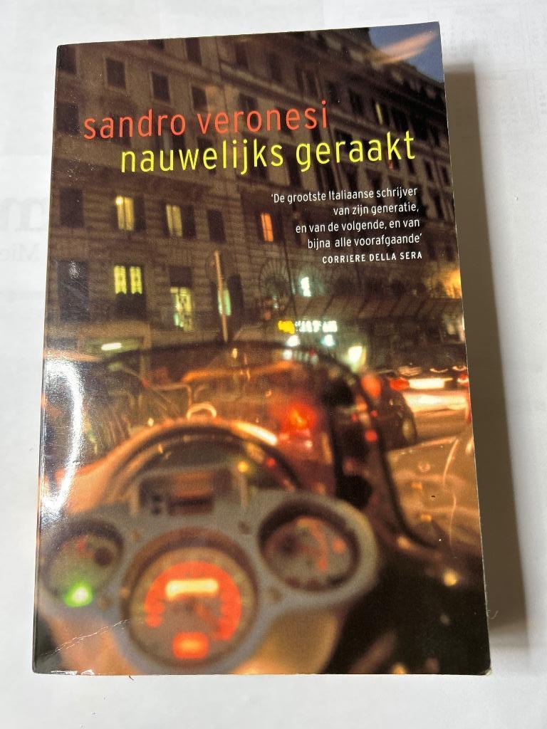 Sandro Veronesi - Nauwelijks geraakt, Boeken, Gelezen, Europa overig, Veronesi, Ophalen of Verzenden