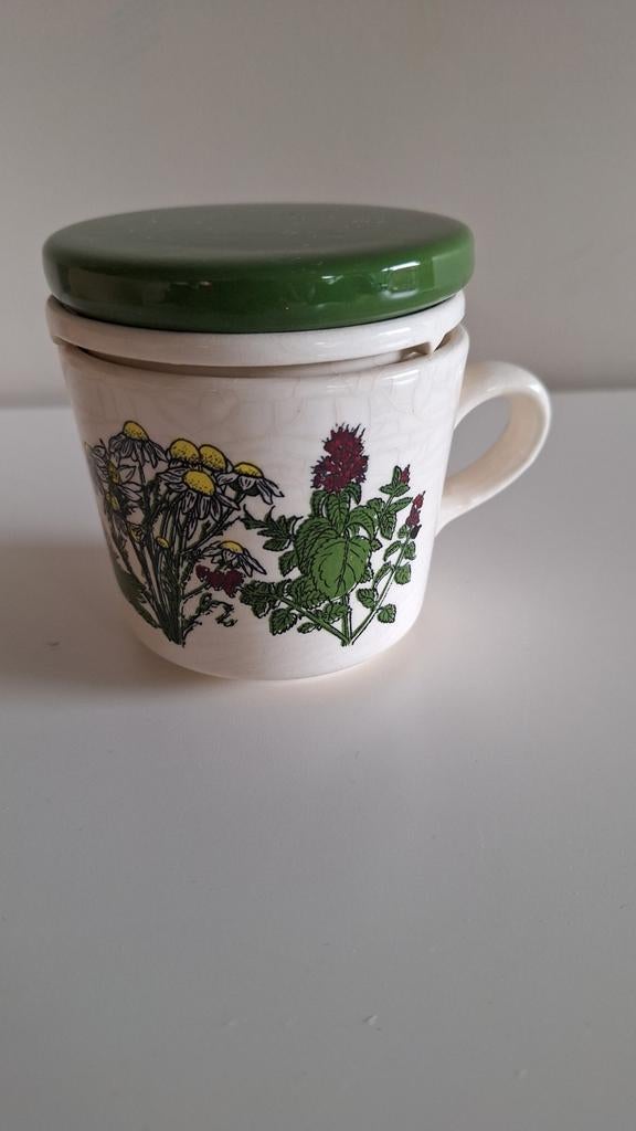 Vintage keramische tas met zeef voor thee en deksel., Enlèvement ou Envoi