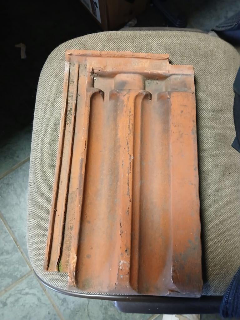 Tuile ttr 650 pièce  // 1.20 pc si tout part faire offres, Enlèvement, Utilisé, Rouge, Tuiles
