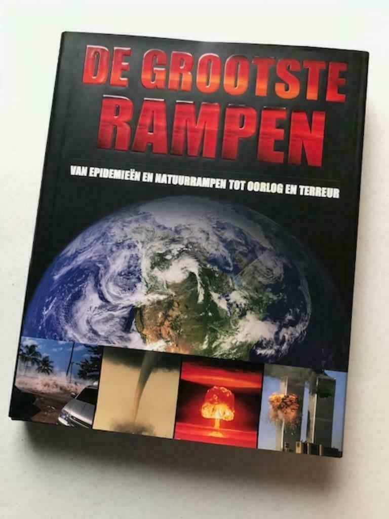 Hardcover A4 boek 'De Grootste Rampen' (318 blz), Enlèvement ou Envoi, Neuf, Autres sujets/thèmes