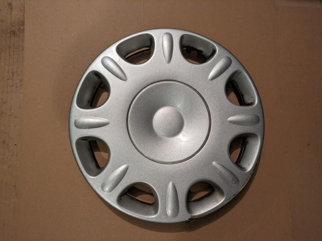 2 enjoliveurs Renault 13" Madrid, Autos : Divers, Enjoliveurs, Enlèvement ou Envoi, Utilisé