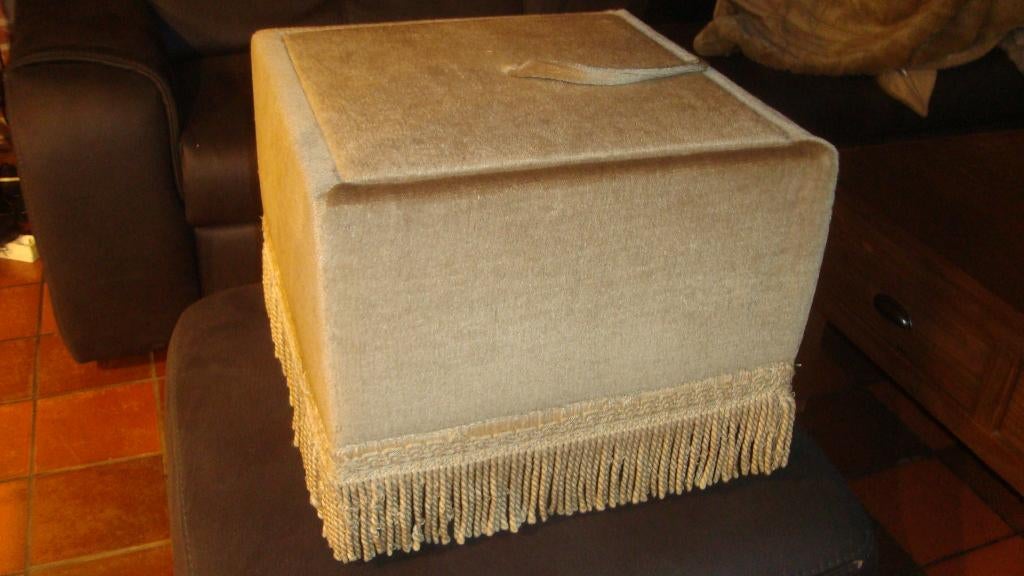 Vintage poef met opberg ruimte, Huis en Inrichting, Zetels | Voetbanken en poefs, Ophalen of Verzenden