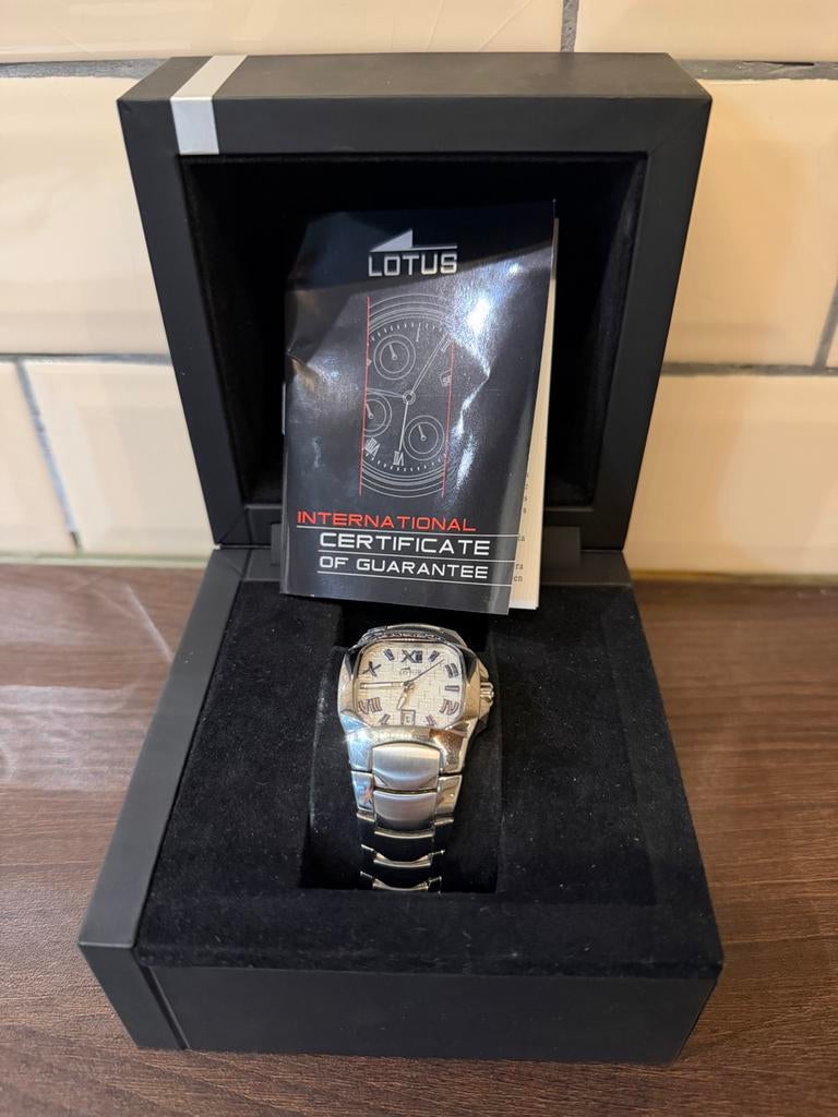 Lotus horloge, Ophalen, Zo goed als nieuw