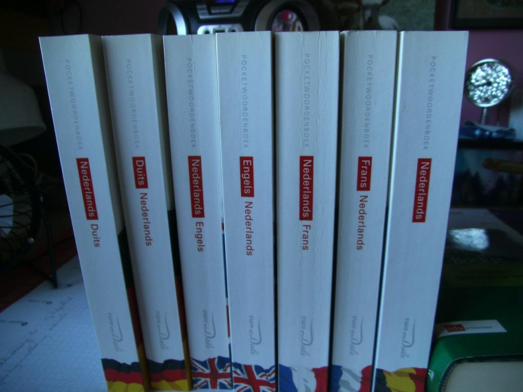 Pocketwoordenboeken Van Dale, Boeken, Woordenboeken, Ophalen of Verzenden, Zo goed als nieuw, Overige talen, Van Dale